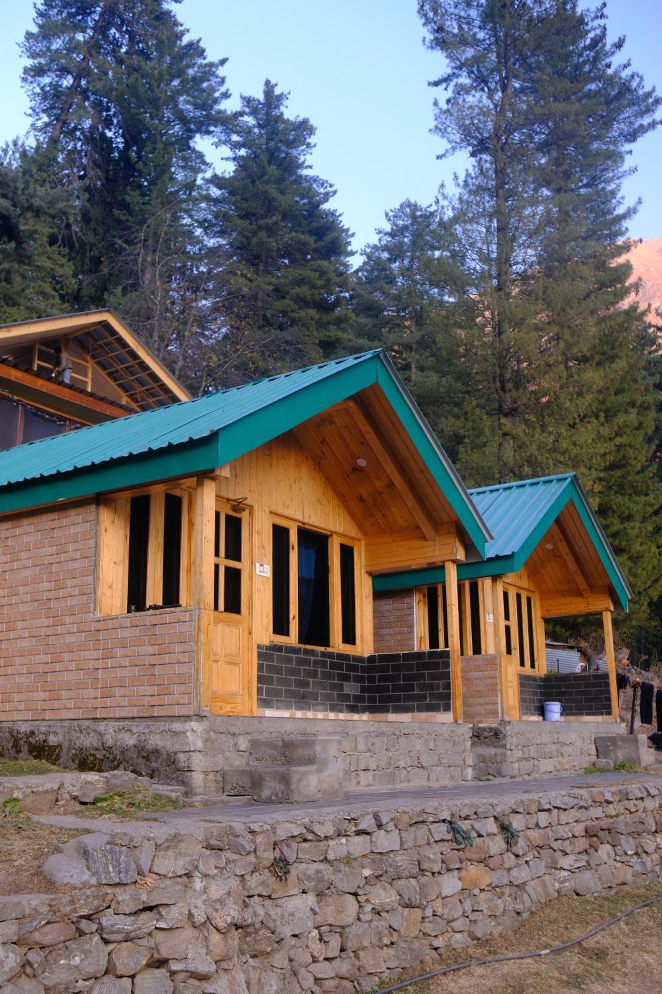 Singing Woods Kutla Hotel Kullu Exterior photo
